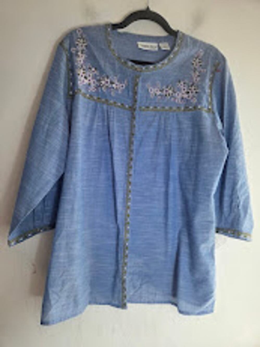 Country Store Blue w/Floral Embroidery Cotton Butto  Down Blouse size Large